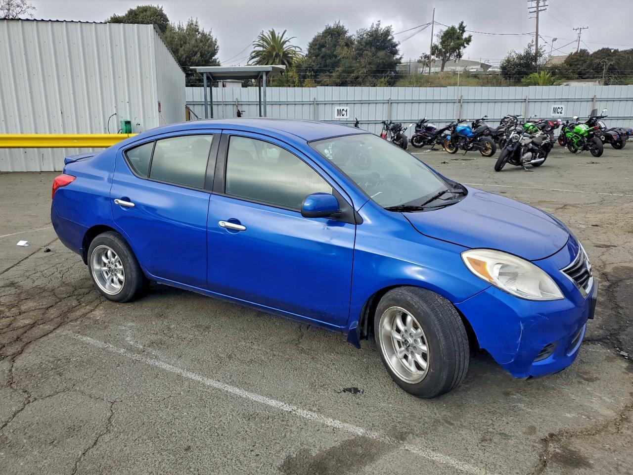 2014 NISSAN VERSA S photo 7