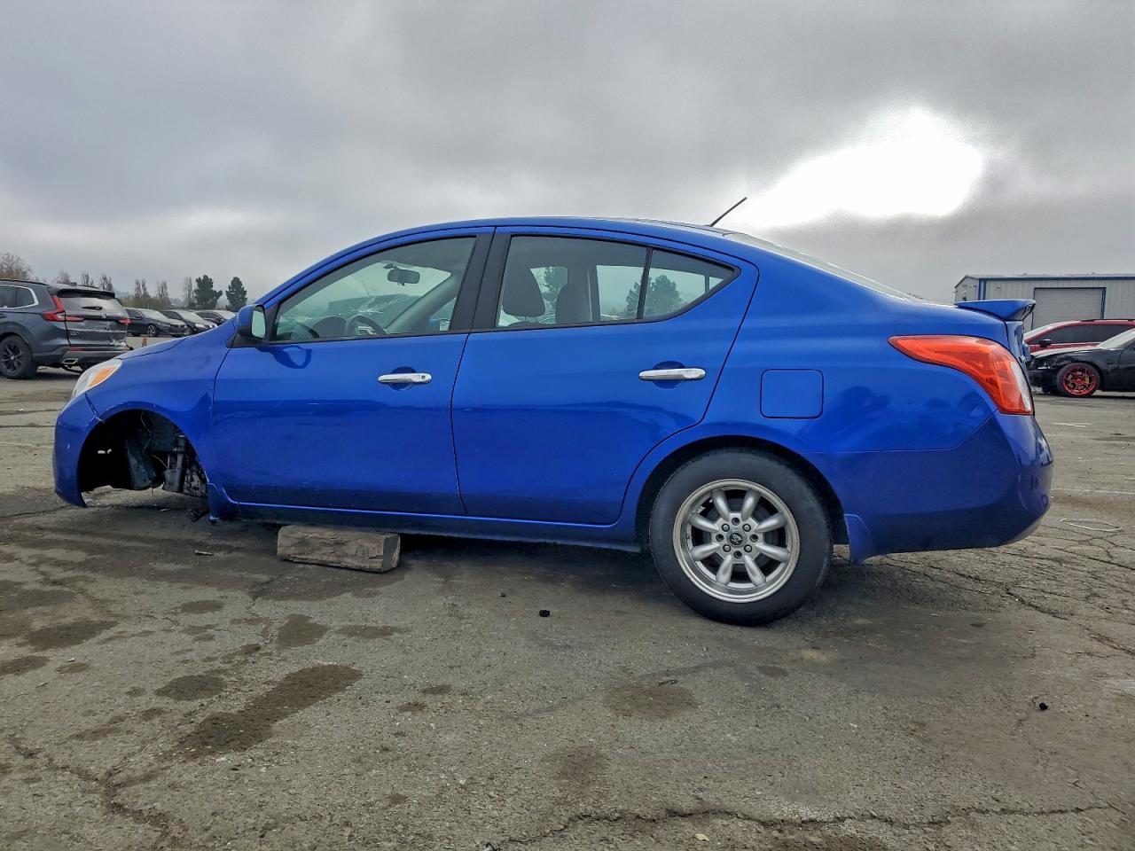 2014 NISSAN VERSA S photo 3