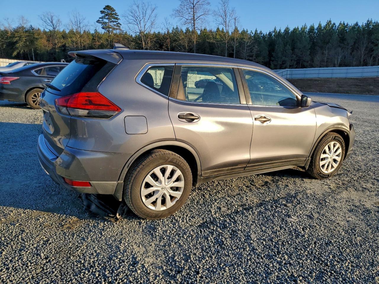 2018 NISSAN ROGUE S photo 5