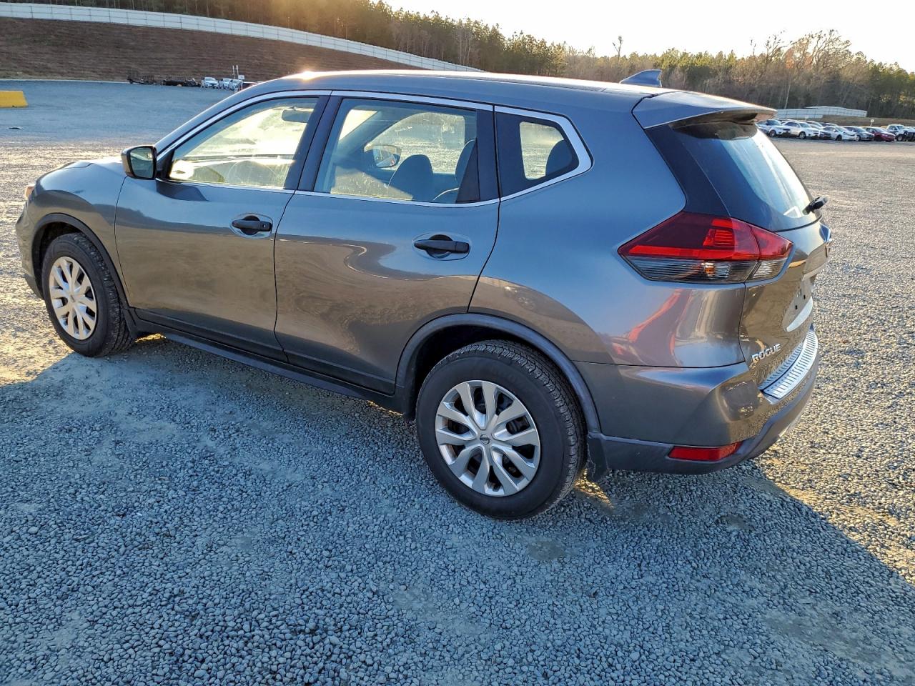 2018 NISSAN ROGUE S photo 3