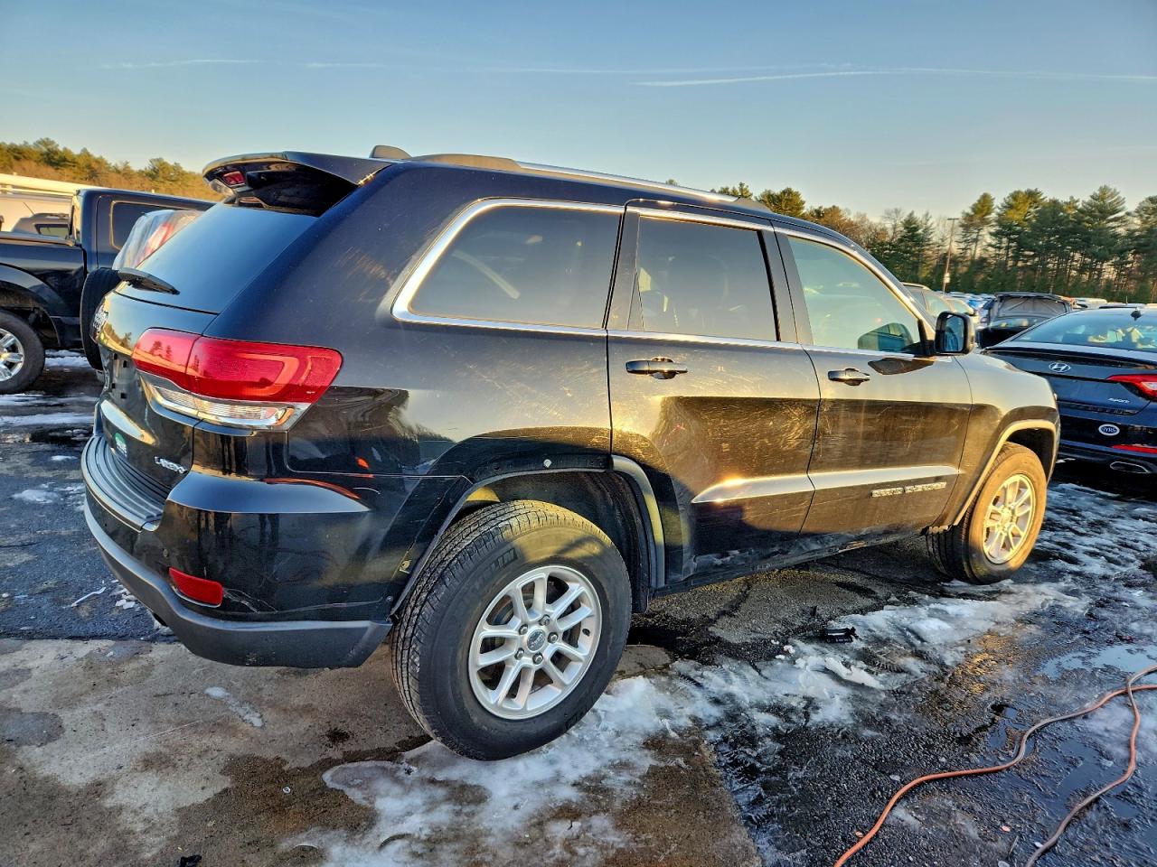 2019 JEEP GRAND CHEROKEE LAREDO photo 5