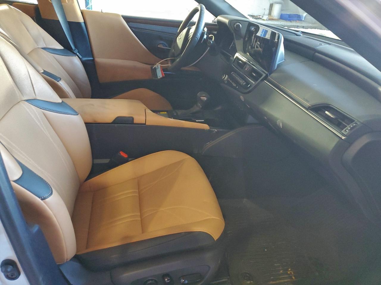 2025 LEXUS ES 300H BASE photo 13