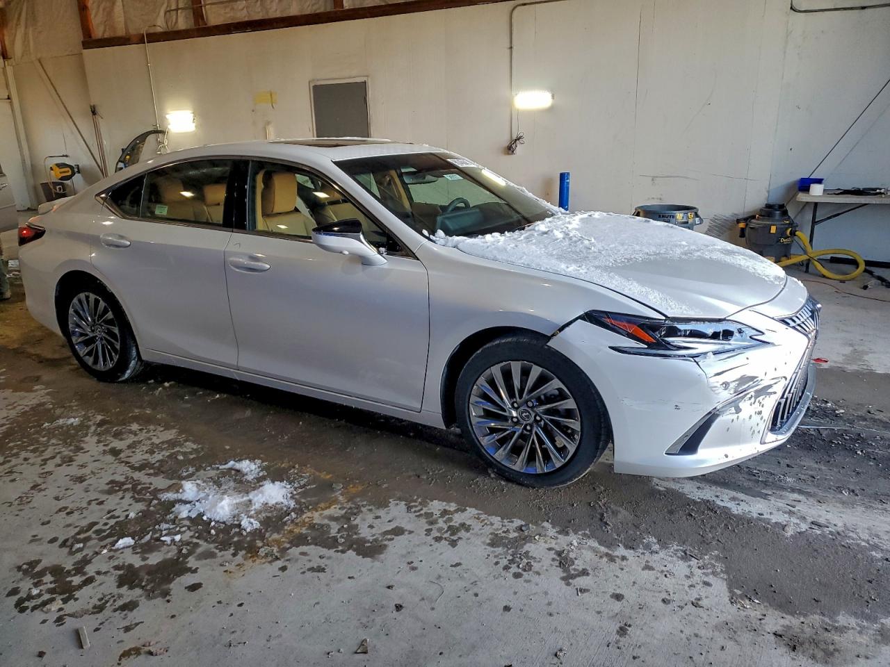2025 LEXUS ES 300H BASE photo 7