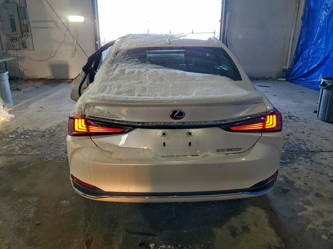 2025 LEXUS ES 300H BASE photo 11