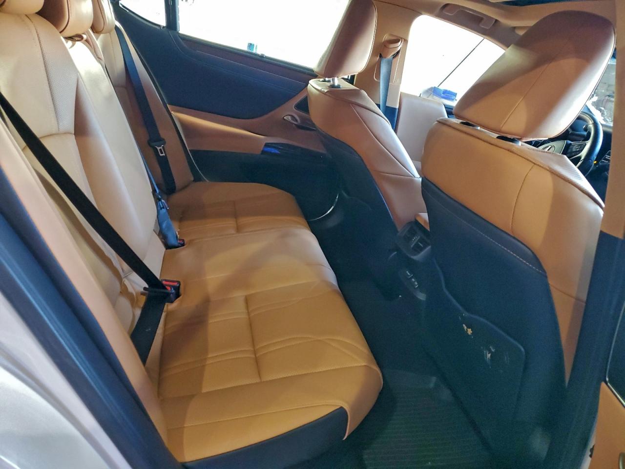 2025 LEXUS ES 300H BASE photo 19