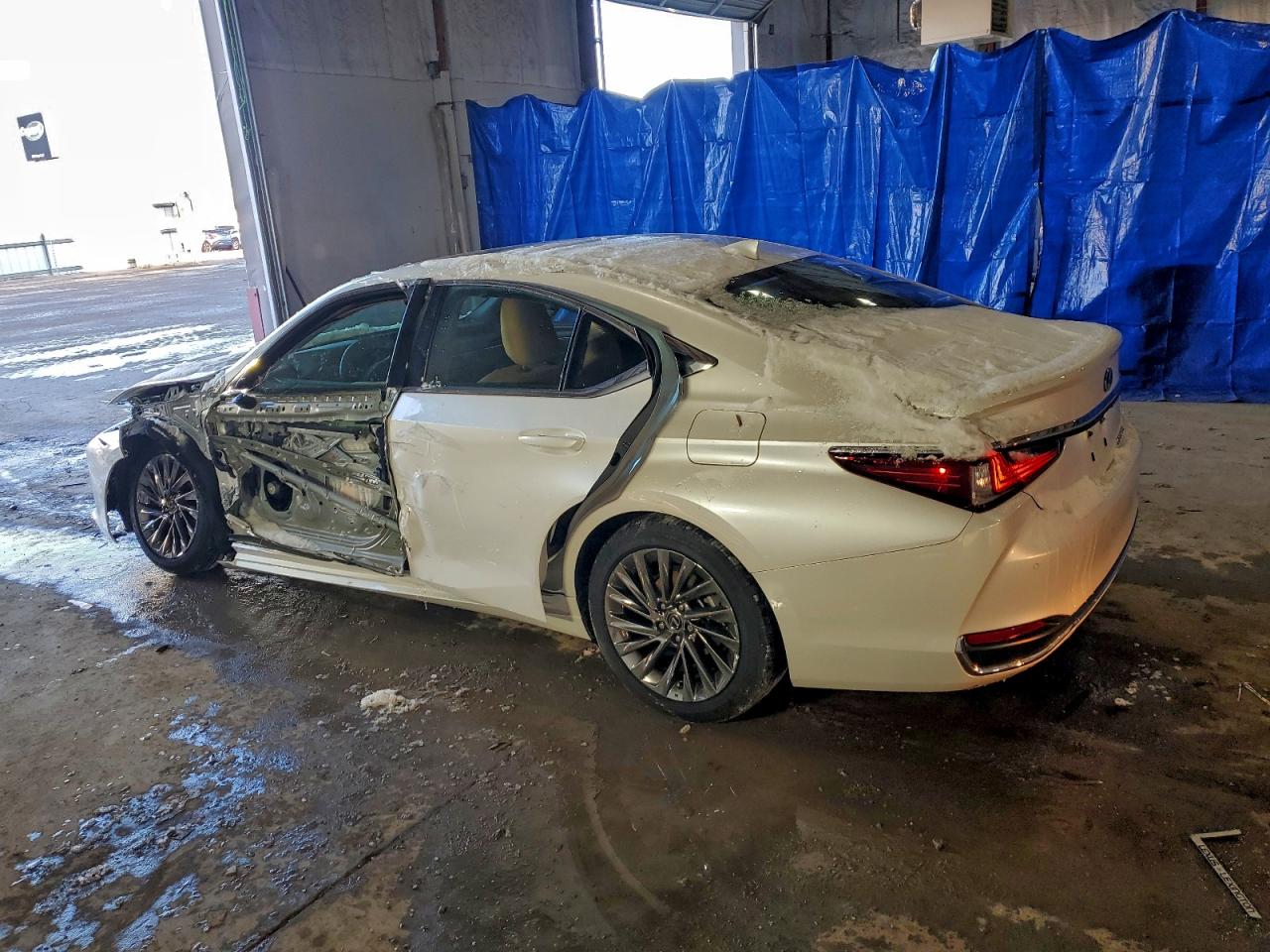 2025 LEXUS ES 300H BASE photo 3
