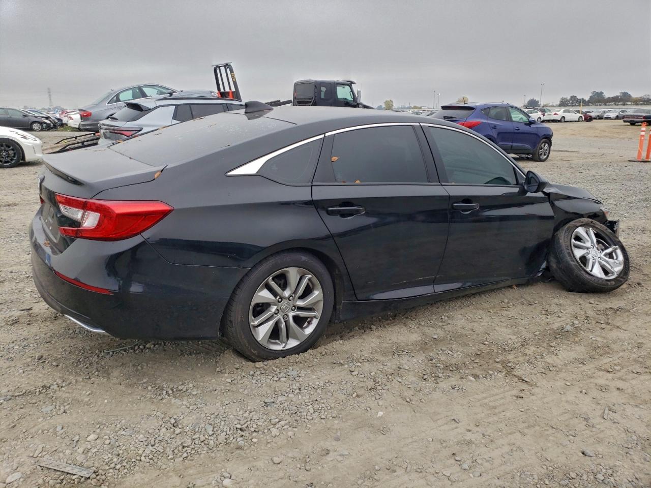 2018 HONDA ACCORD LX photo 3