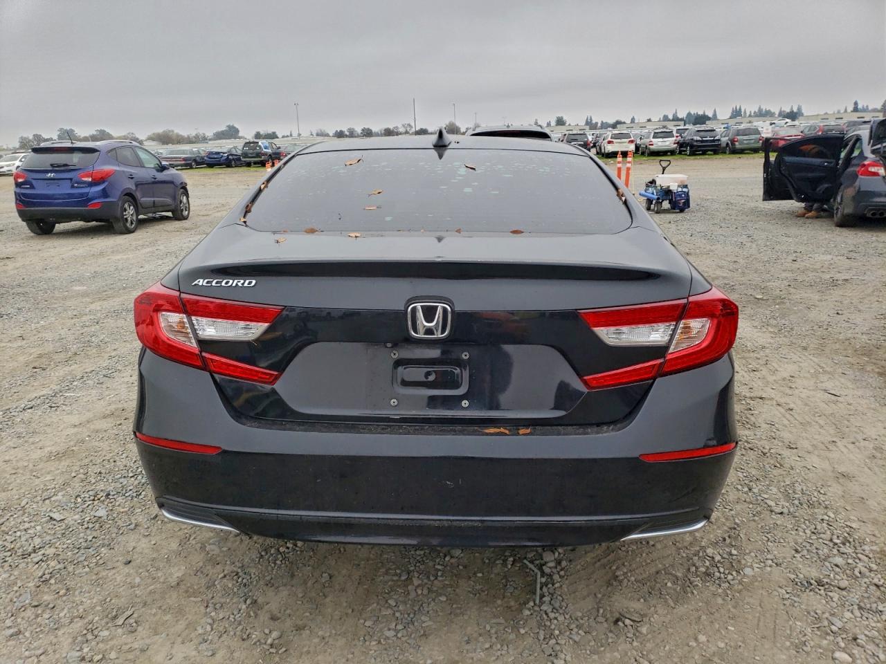 2018 HONDA ACCORD LX photo 6