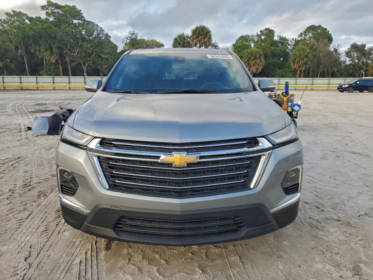2023 CHEVROLET TRAVERSE LT photo 5