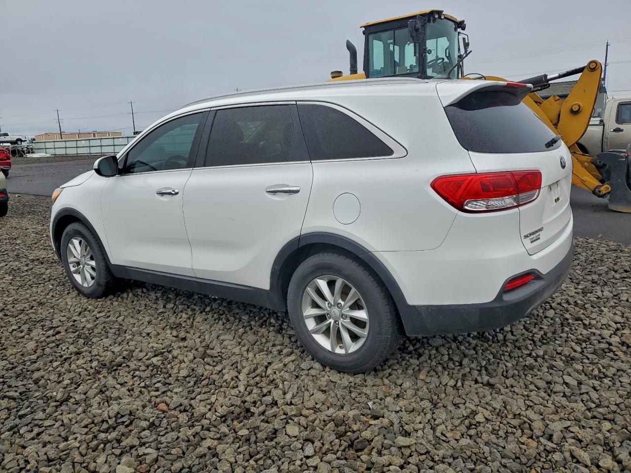 2017 KIA SORENTO LX photo 2