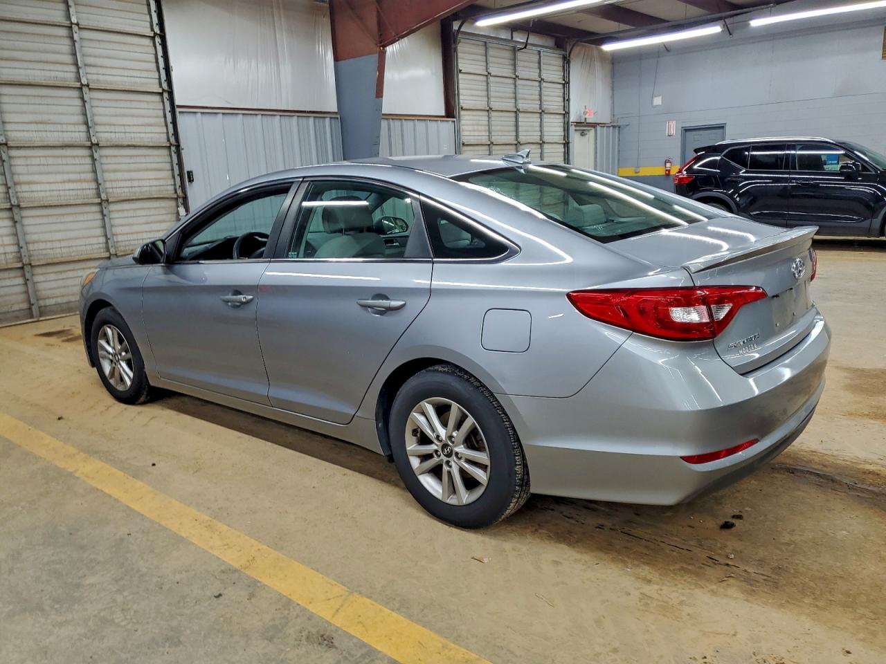 2015 HYUNDAI SONATA SE photo 2
