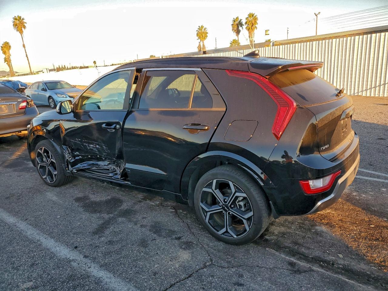 2024 KIA NIRO EX photo 2