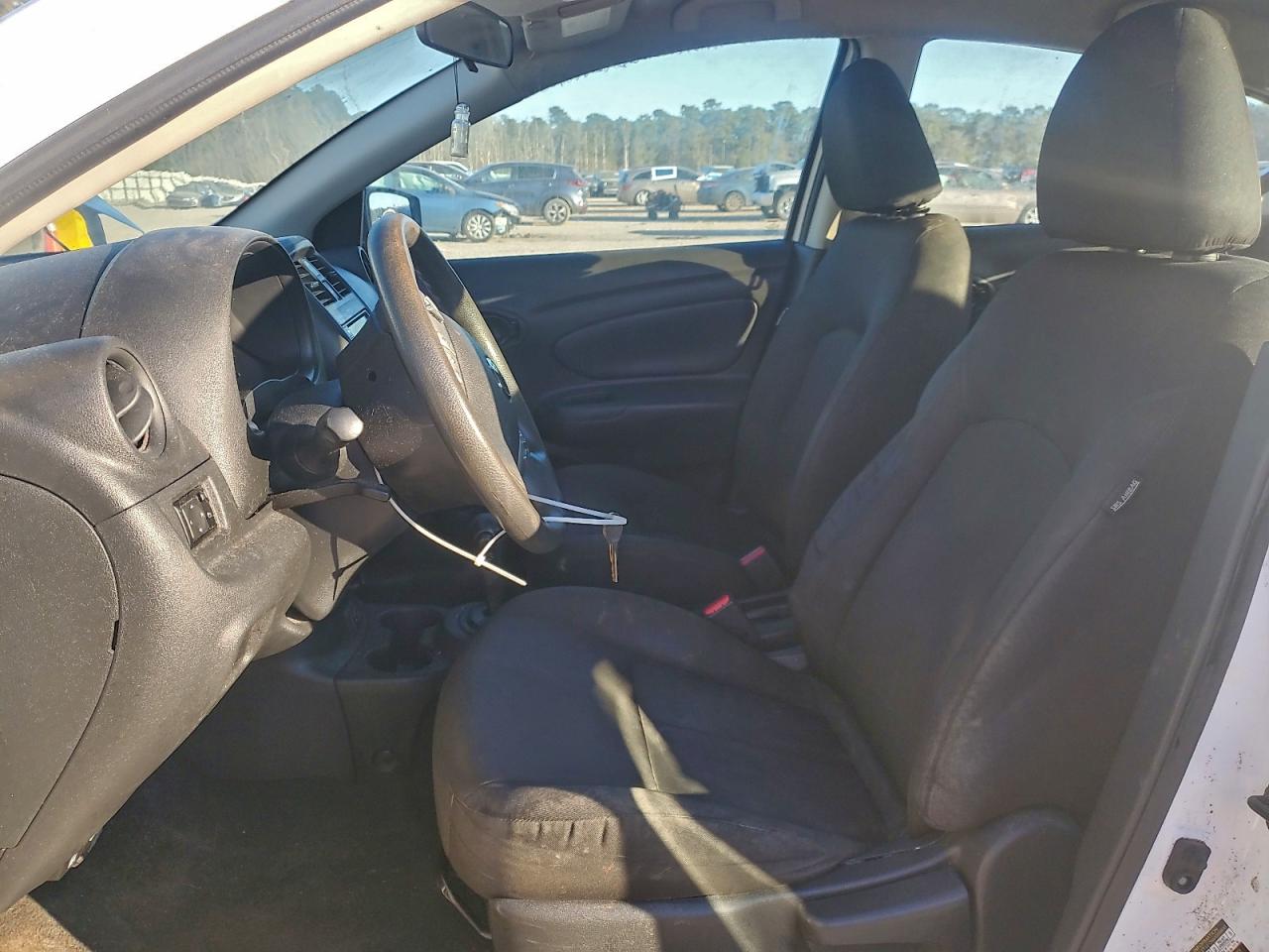 2019 NISSAN VERSA S photo 7