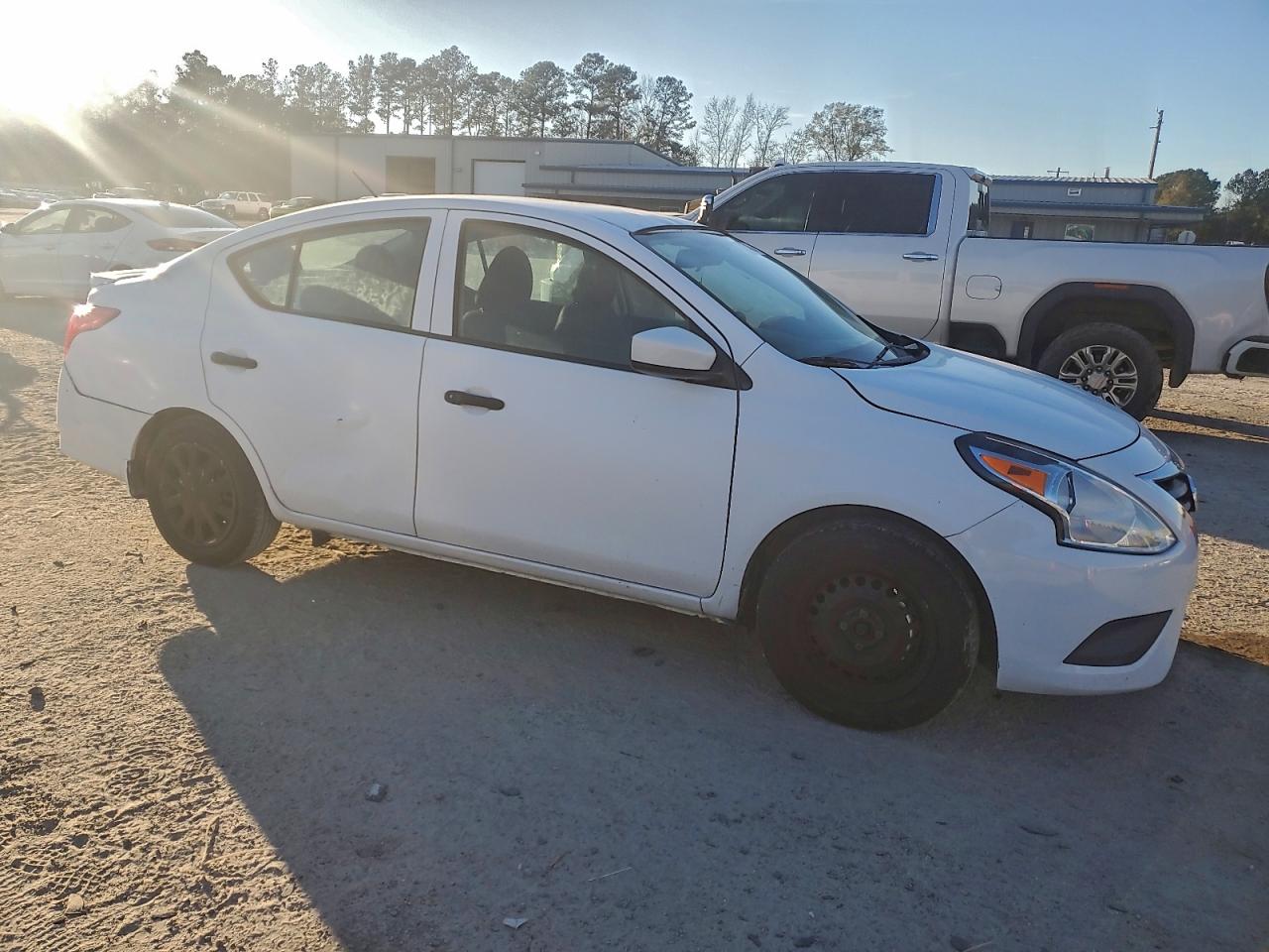2019 NISSAN VERSA S photo 4