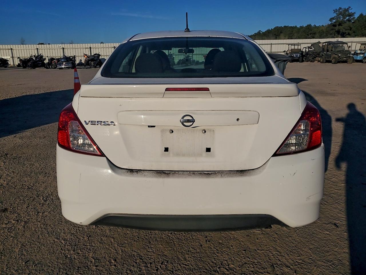 2019 NISSAN VERSA S photo 6