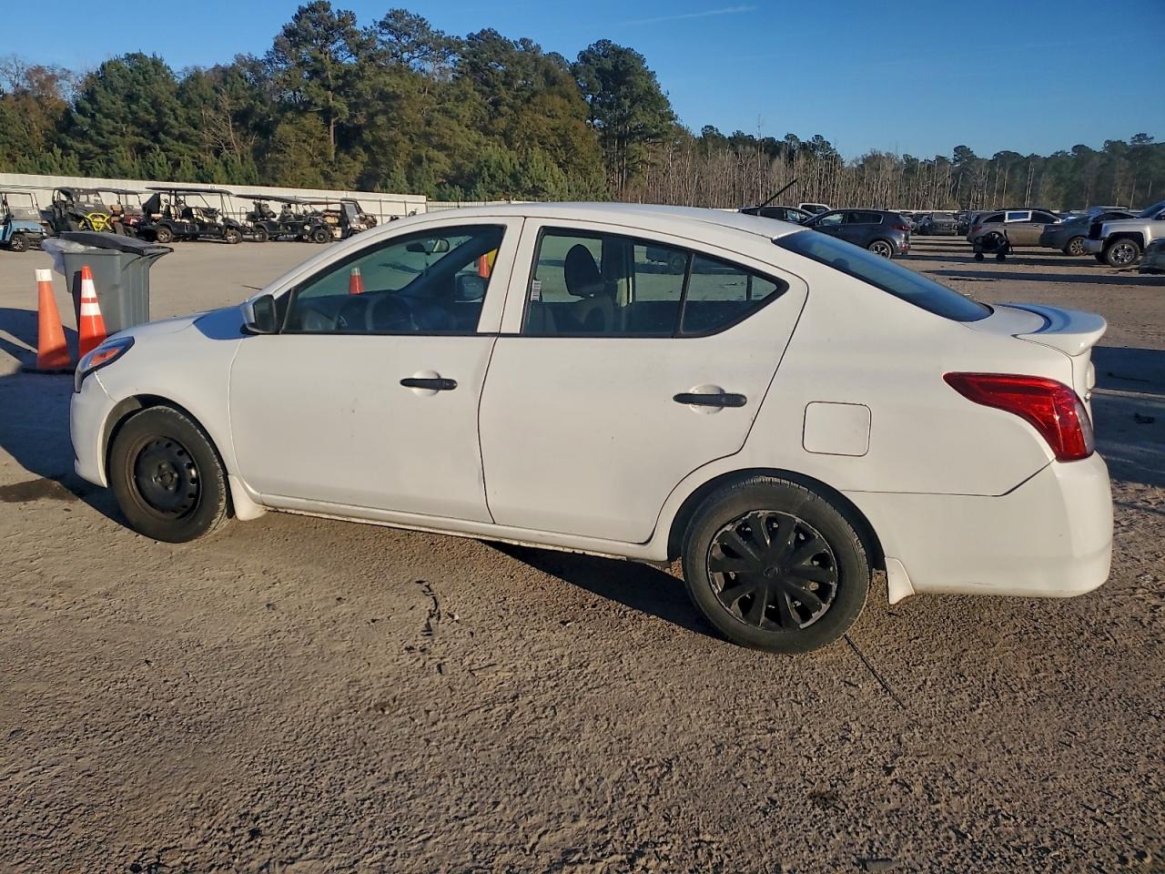 2019 NISSAN VERSA S photo 2