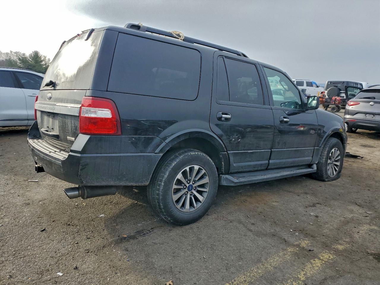 2017 FORD EXPEDITION XLT photo 3