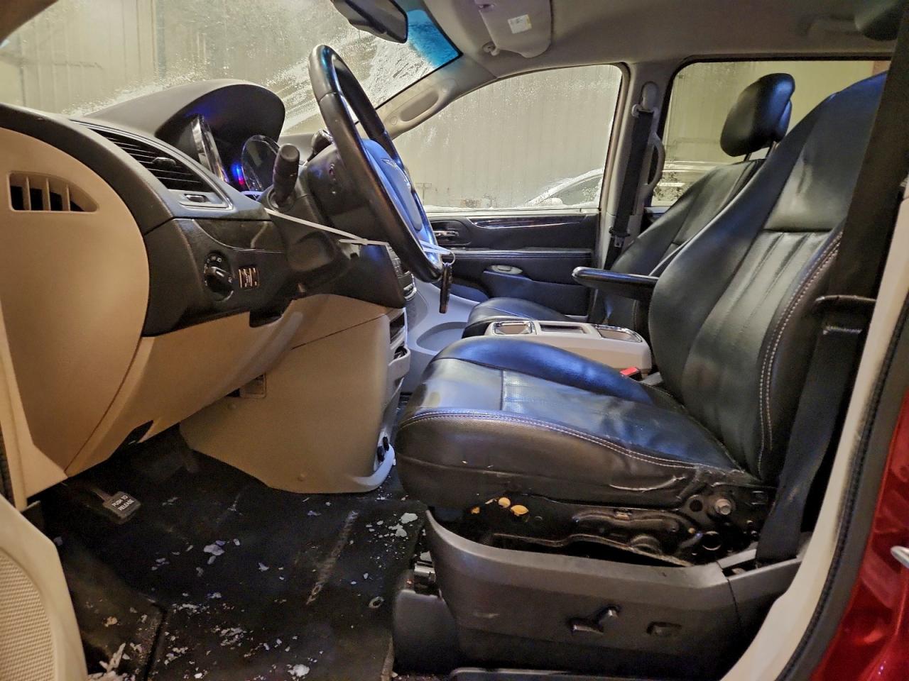 2012 CHRYSLER TOWN & COUNTRY TOURING photo 7