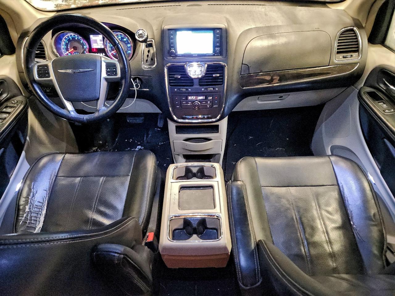 2012 CHRYSLER TOWN & COUNTRY TOURING photo 8