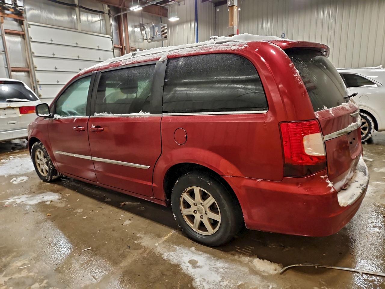 2012 CHRYSLER TOWN & COUNTRY TOURING photo 2