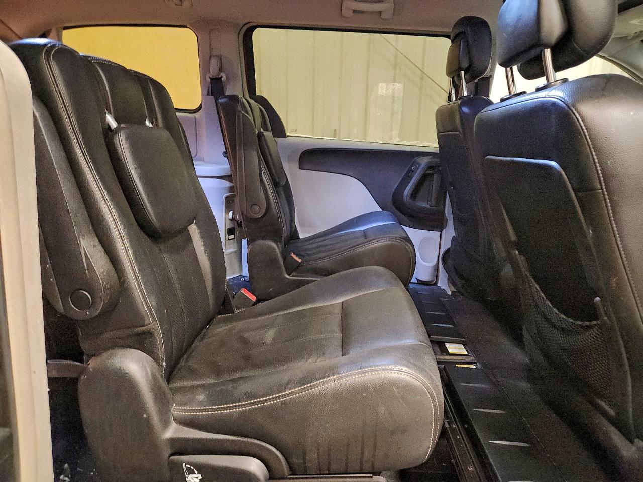 2012 CHRYSLER TOWN & COUNTRY TOURING photo 11