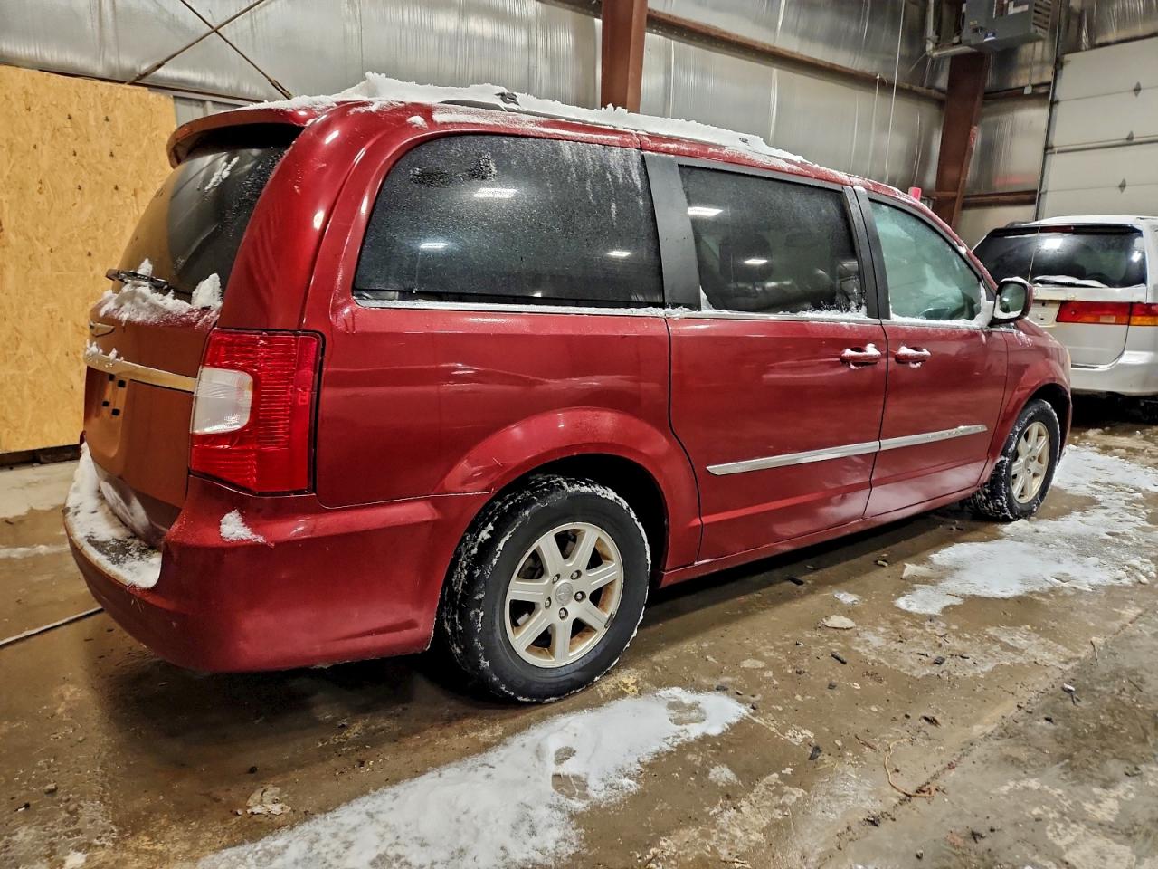 2012 CHRYSLER TOWN & COUNTRY TOURING photo 3
