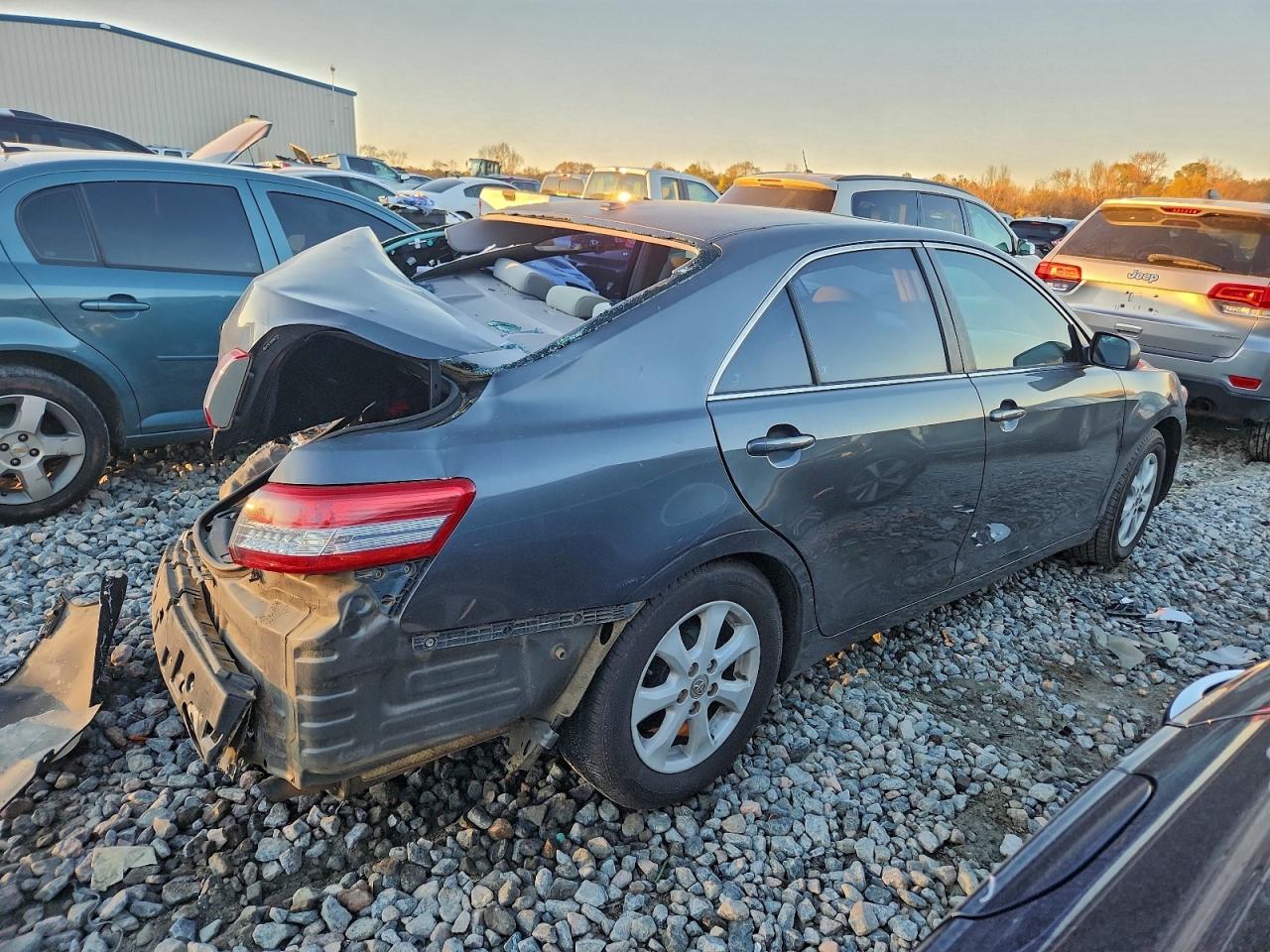 2010 TOYOTA CAMRY BASE photo 3