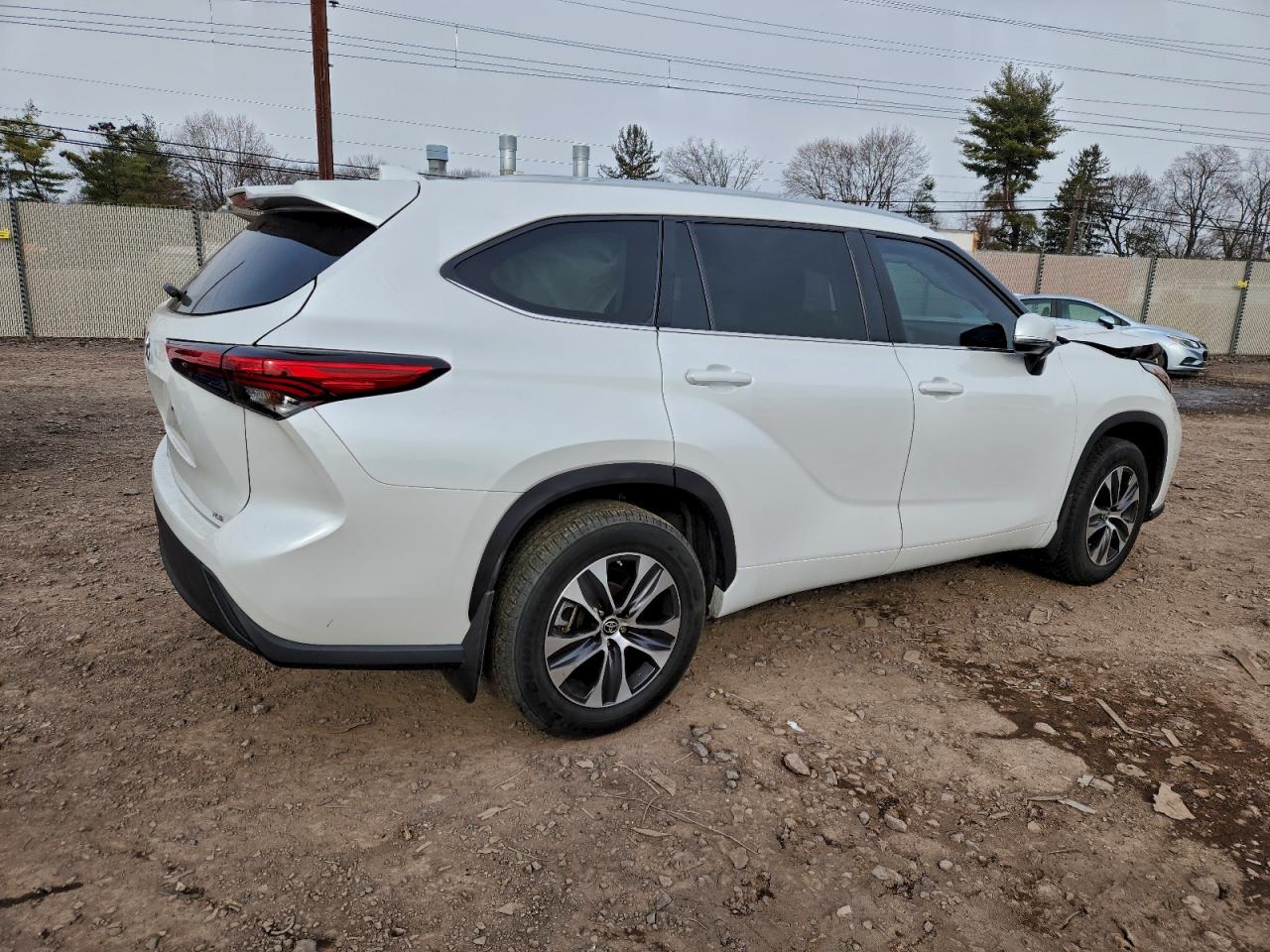 2023 TOYOTA HIGHLANDER L photo 3