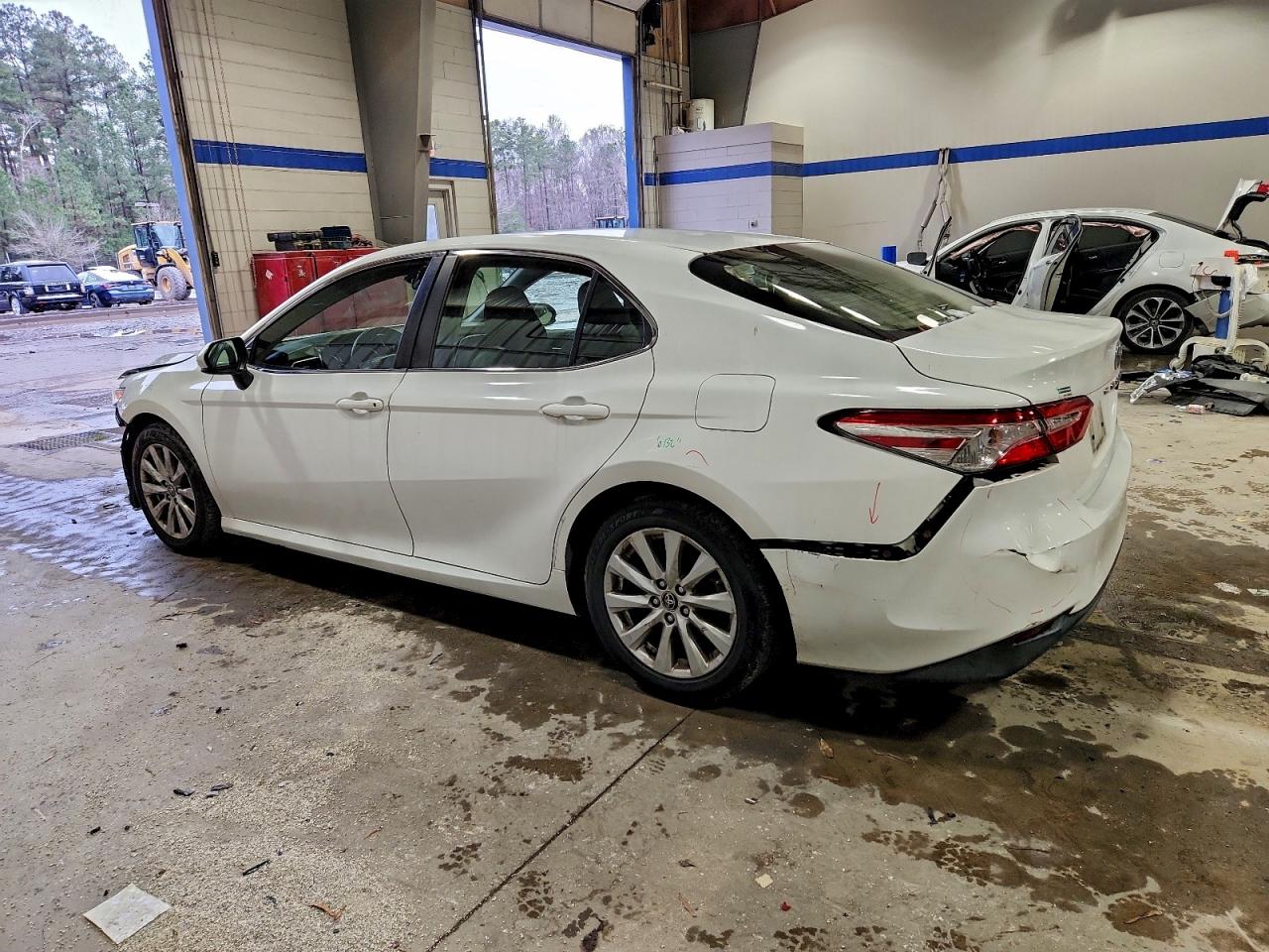 2018 TOYOTA CAMRY L photo 2