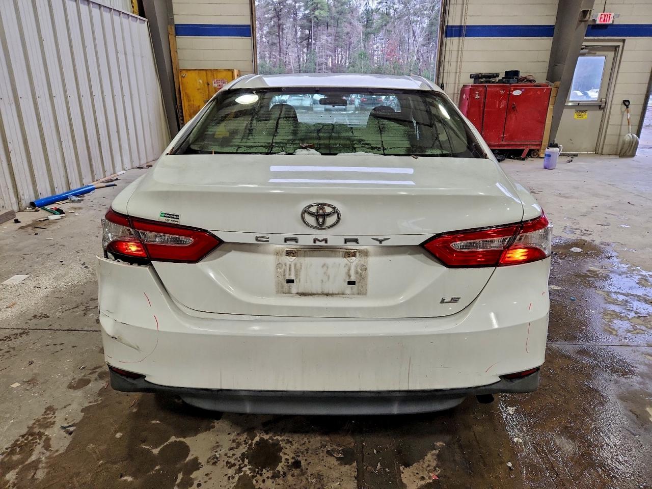 2018 TOYOTA CAMRY L photo 6