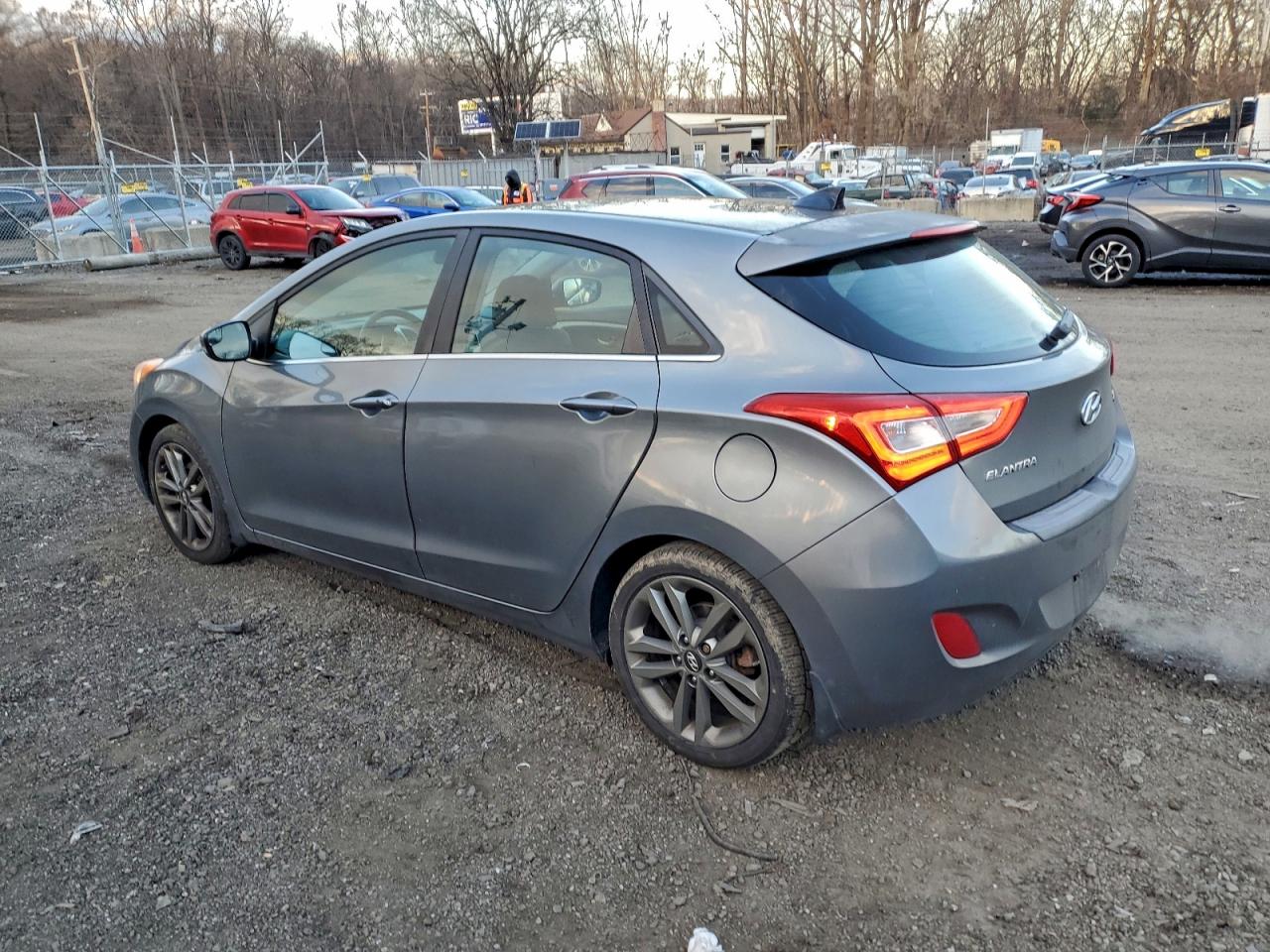 2016 HYUNDAI ELANTRA GT photo 2