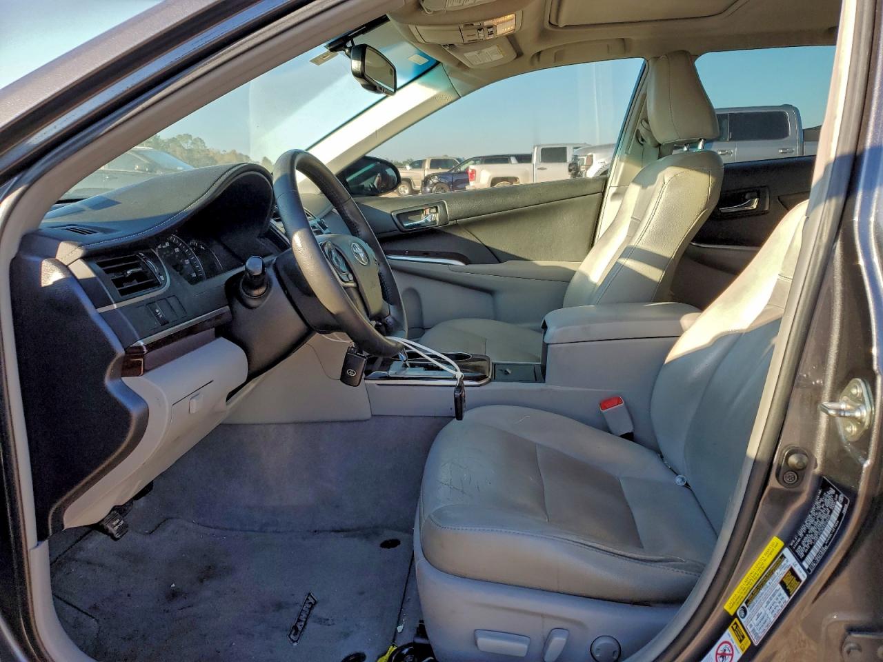 2014 TOYOTA CAMRY XLE photo 19