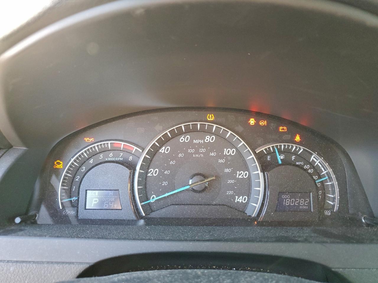 2014 TOYOTA CAMRY XLE photo 25