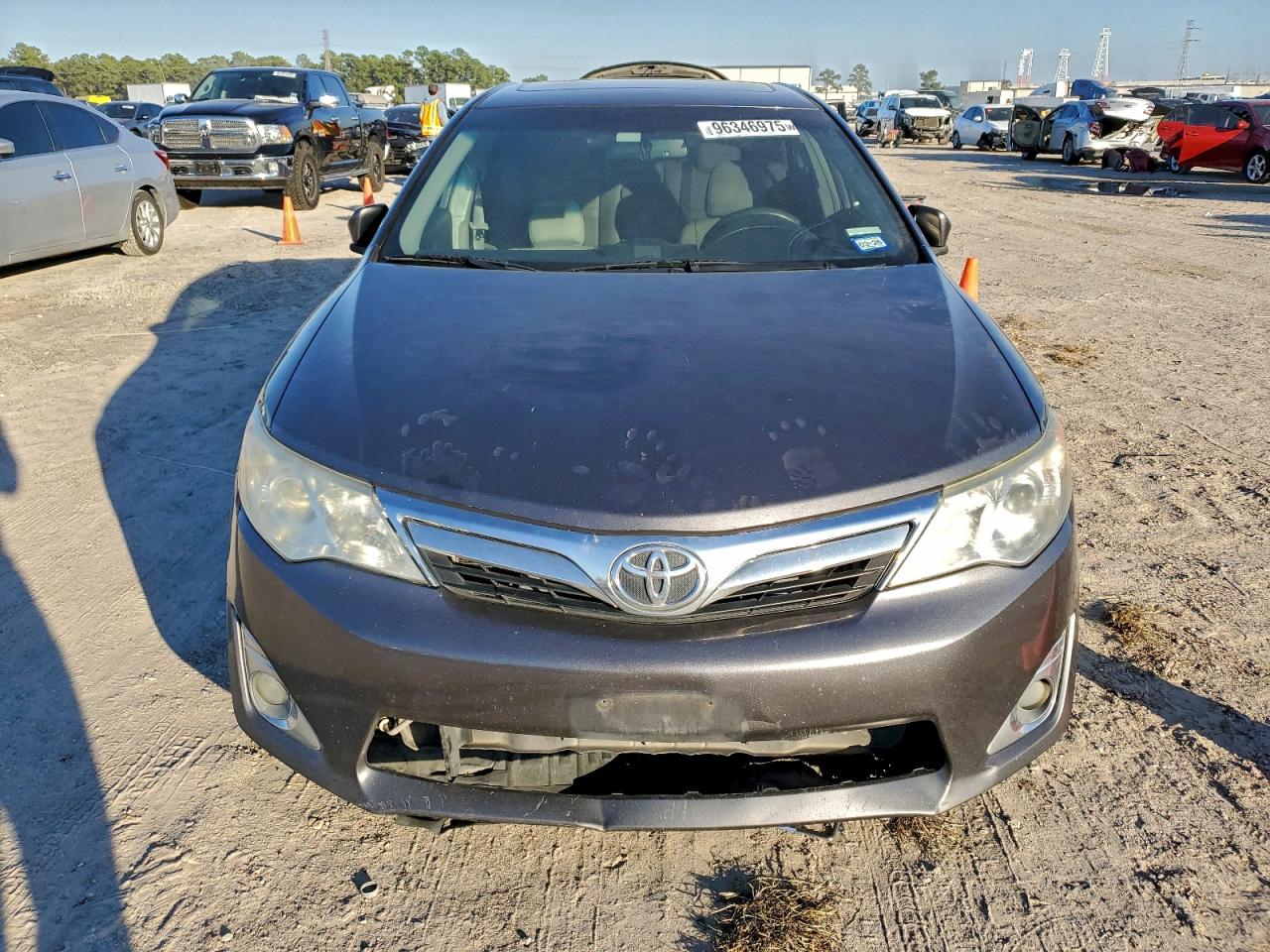 2014 TOYOTA CAMRY XLE photo 13