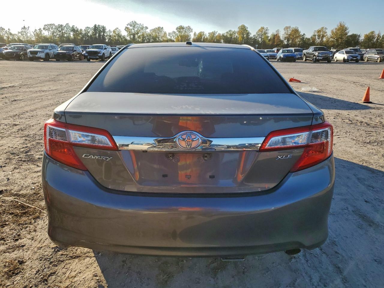 2014 TOYOTA CAMRY XLE photo 16