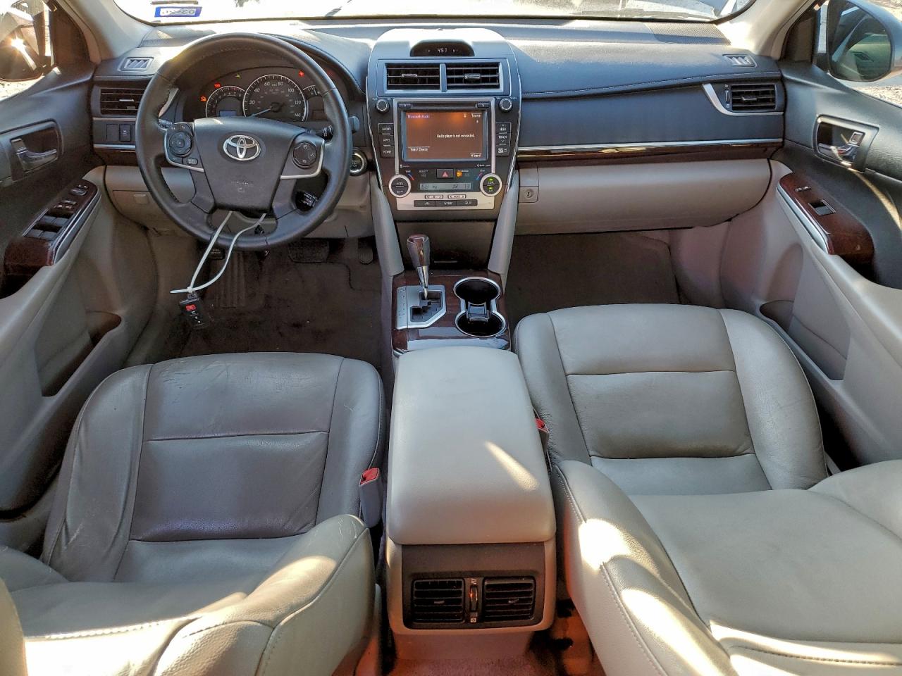 2014 TOYOTA CAMRY XLE photo 22