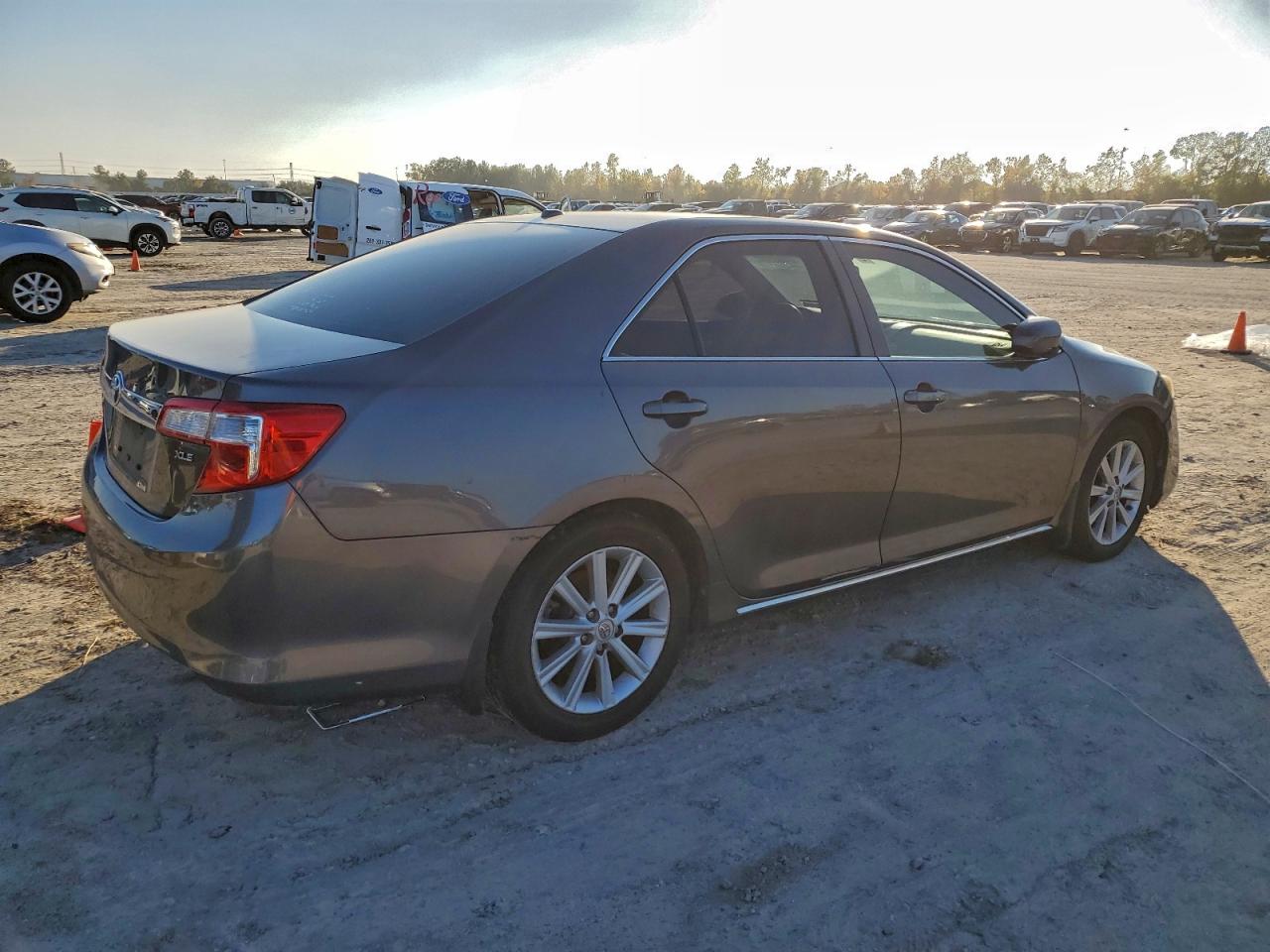 2014 TOYOTA CAMRY XLE photo 7