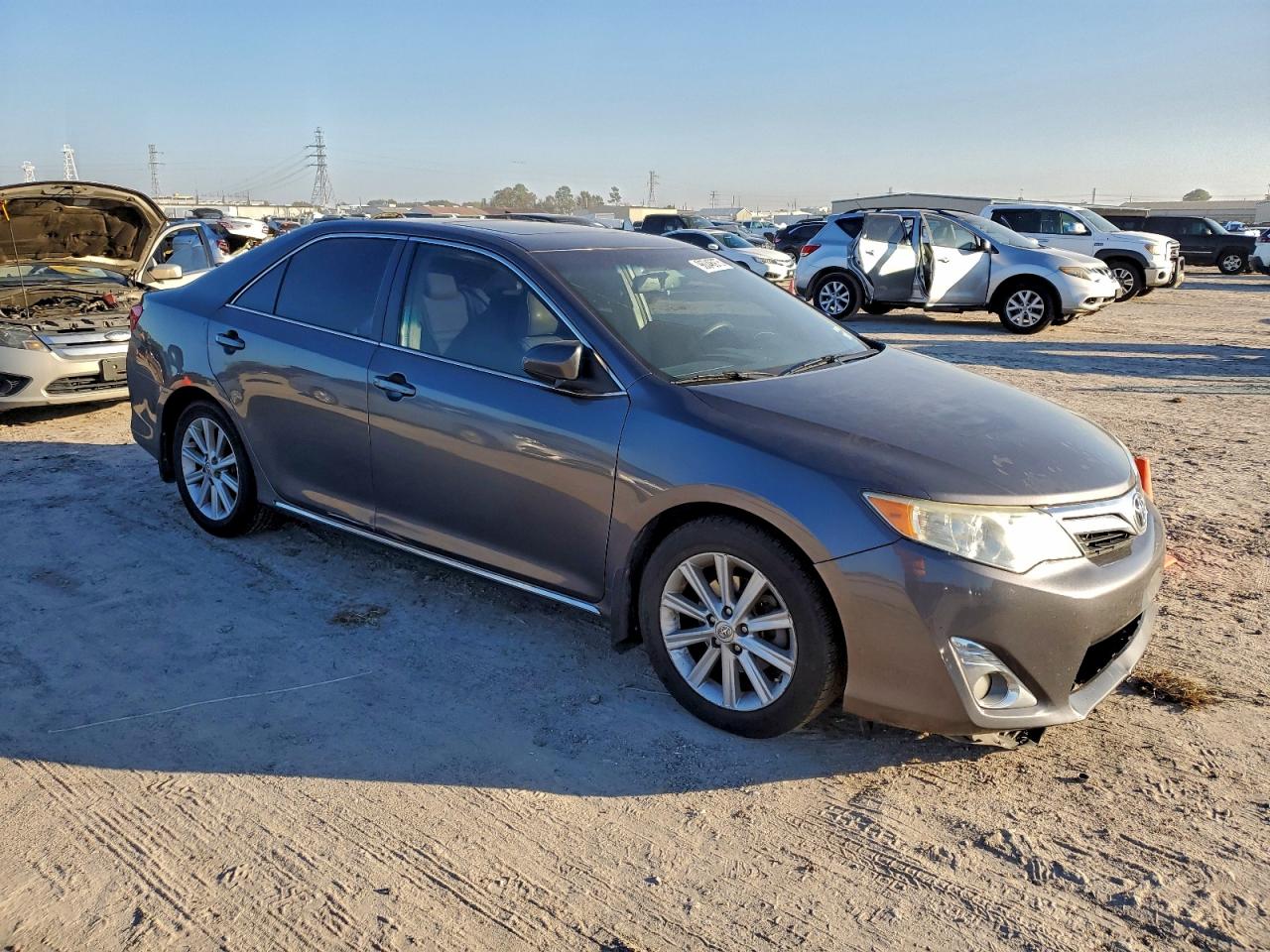 2014 TOYOTA CAMRY XLE photo 10