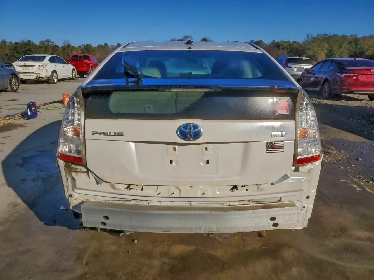 2011 TOYOTA PRIUS photo 6