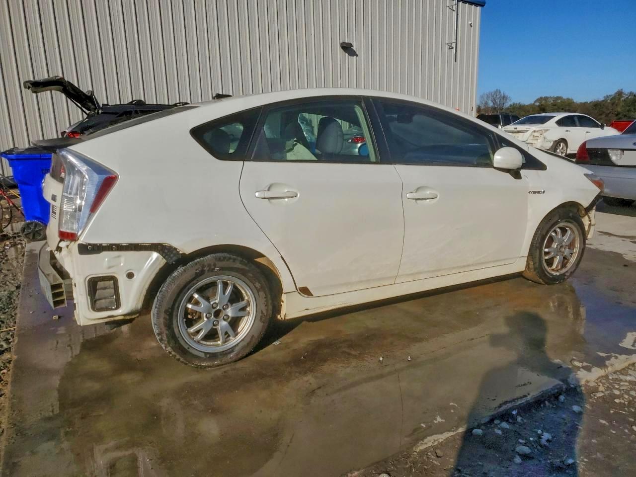 2011 TOYOTA PRIUS photo 3