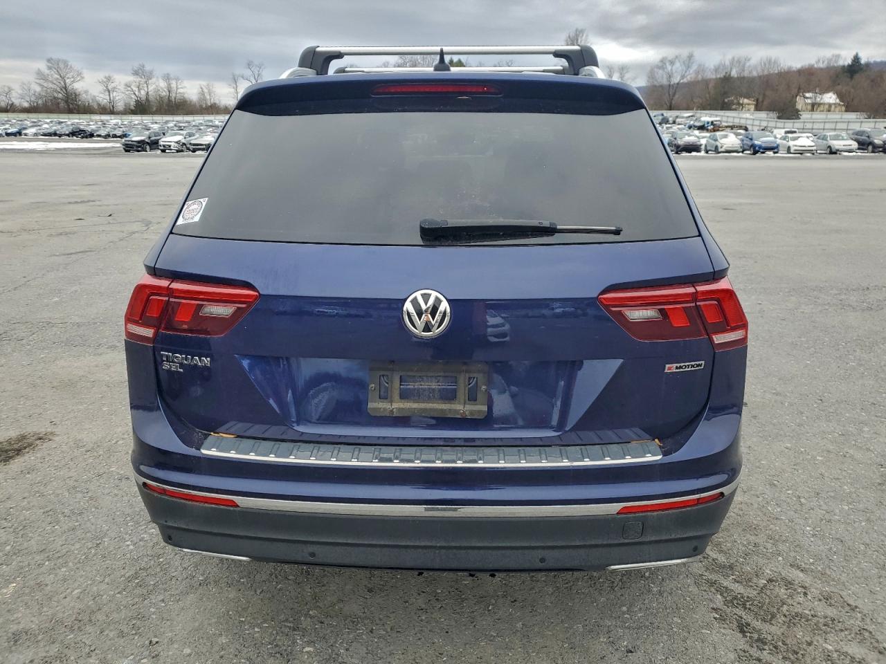 2021 VOLKSWAGEN TIGUAN SE photo 6
