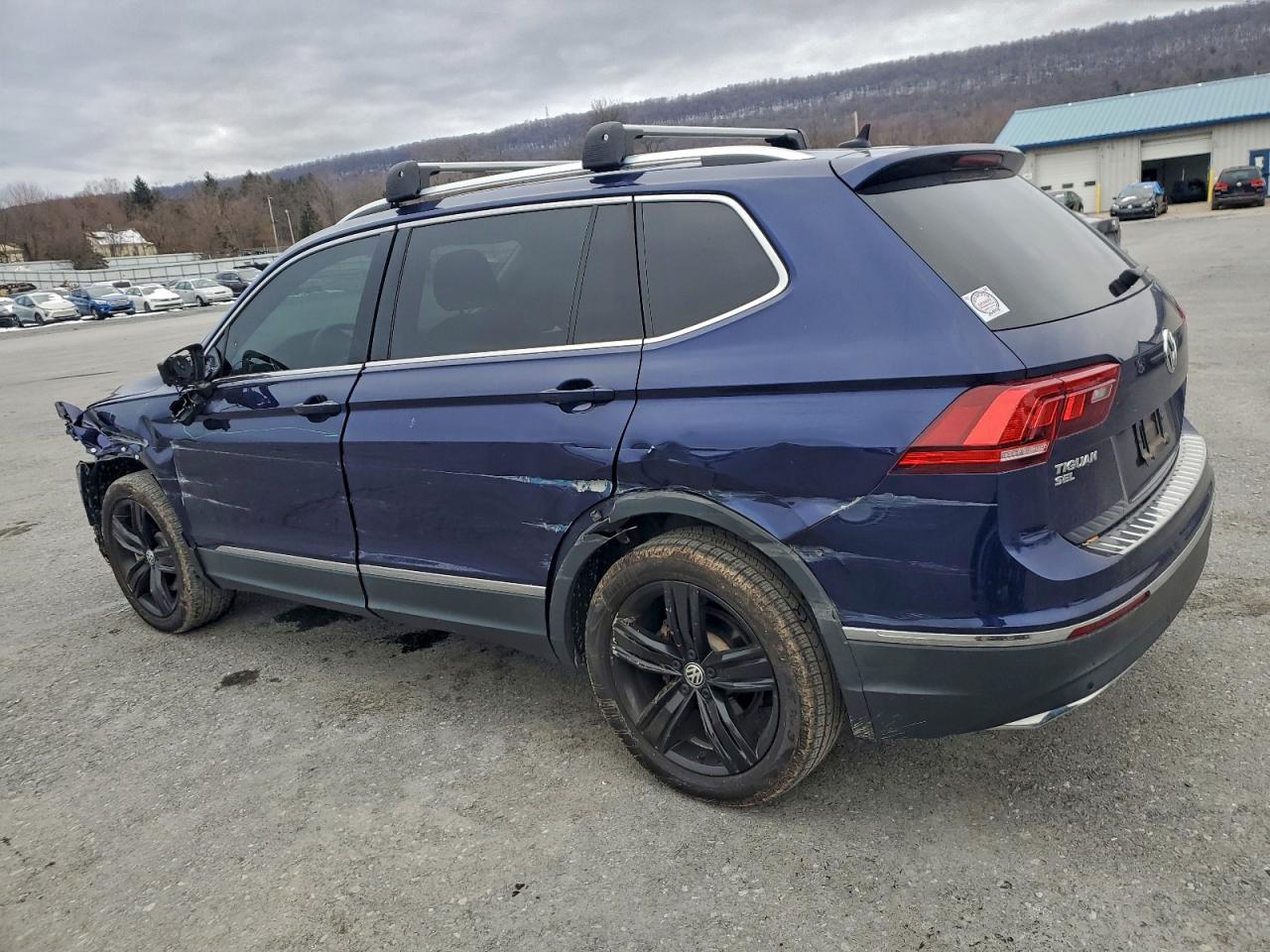 2021 VOLKSWAGEN TIGUAN SE photo 2