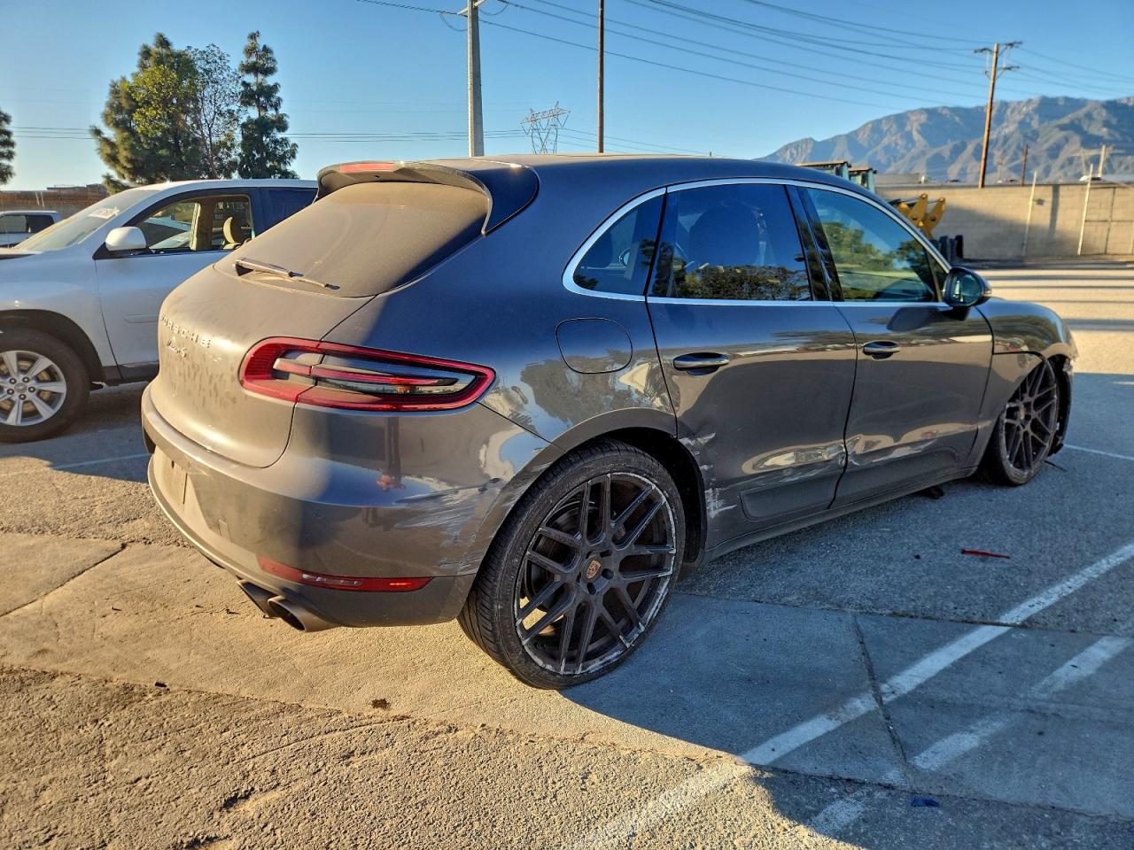 2016 PORSCHE MACAN S photo 5