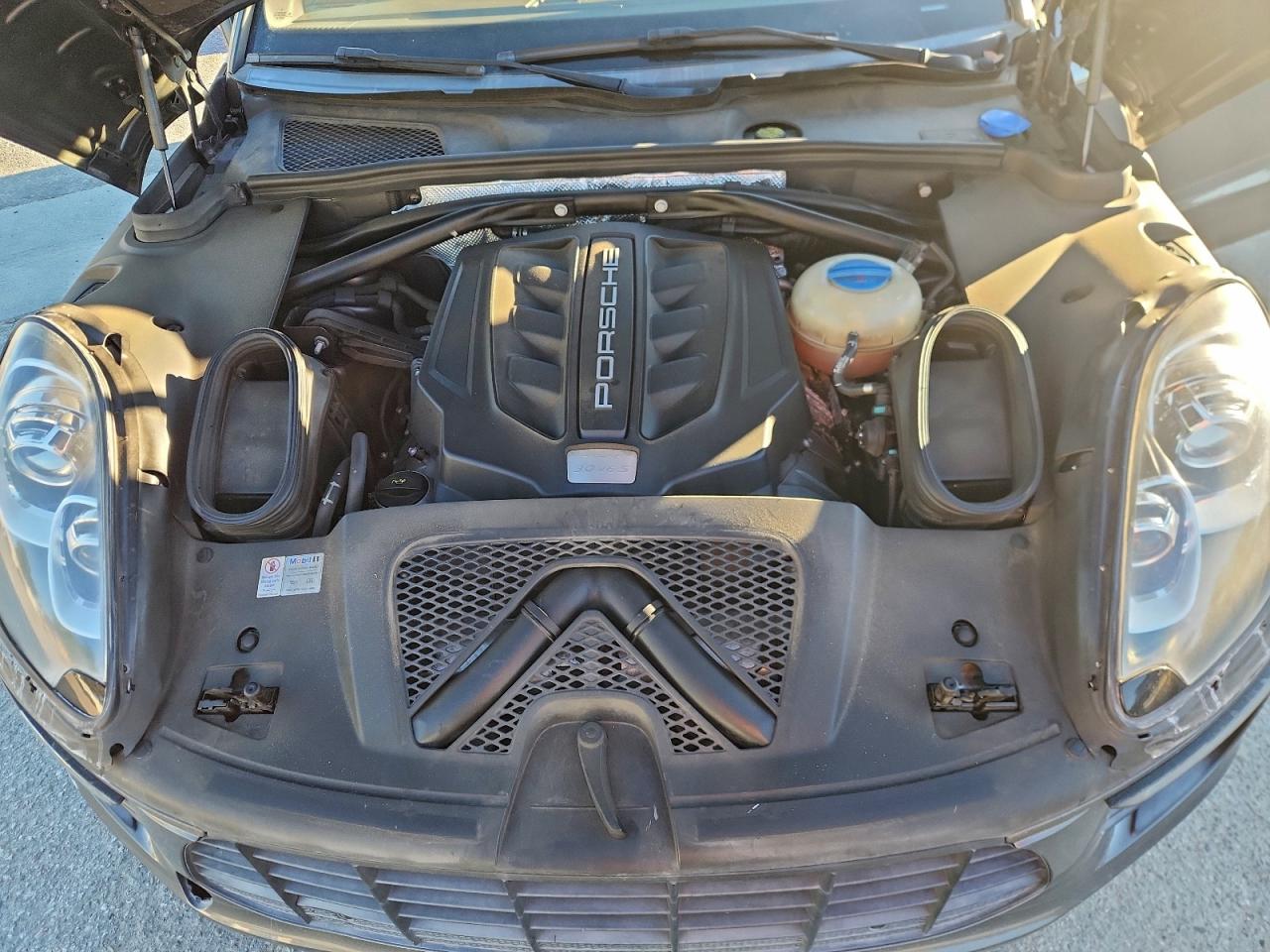 2016 PORSCHE MACAN S photo 21