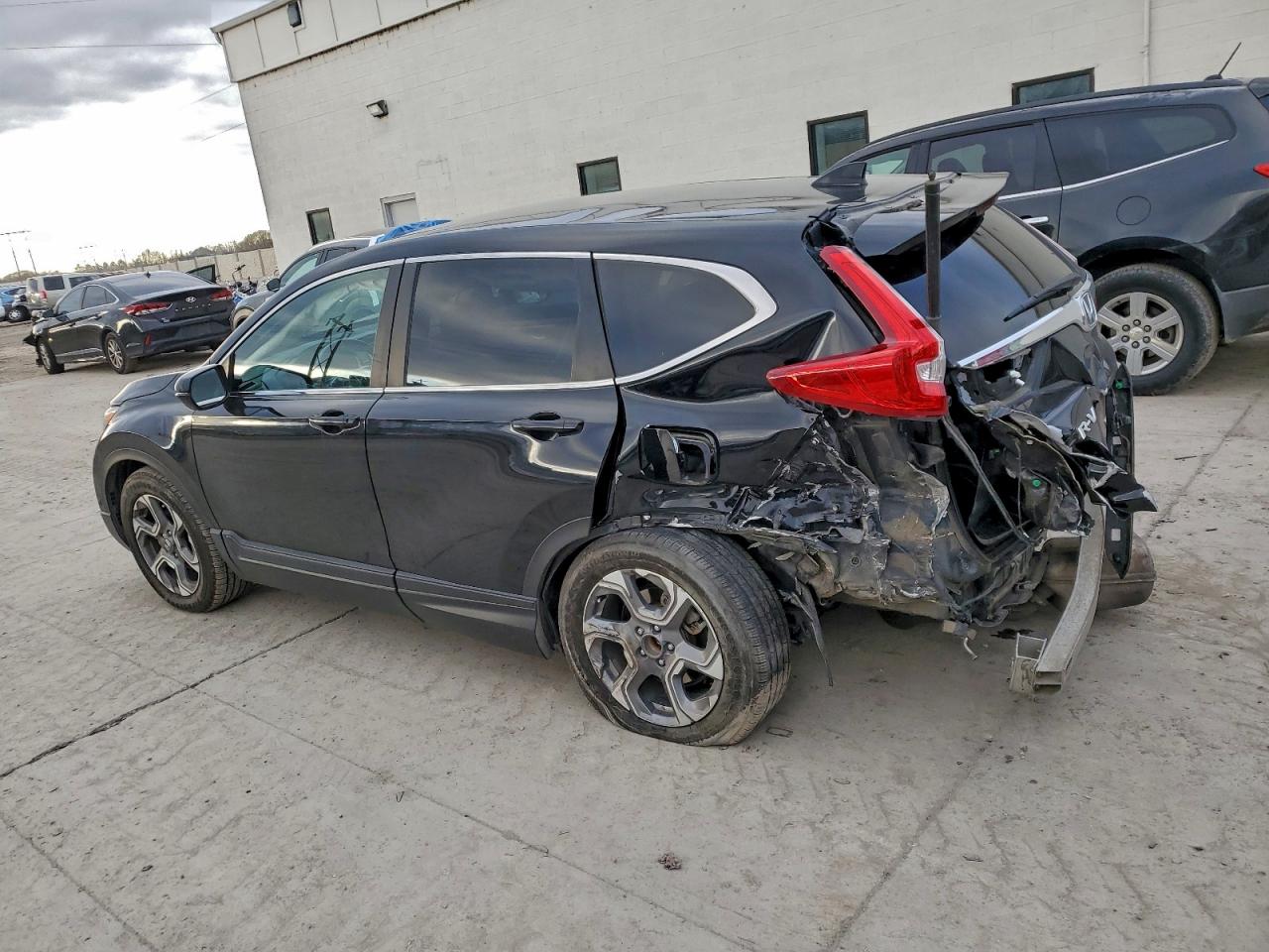 2017 HONDA CR-V EXL photo 2