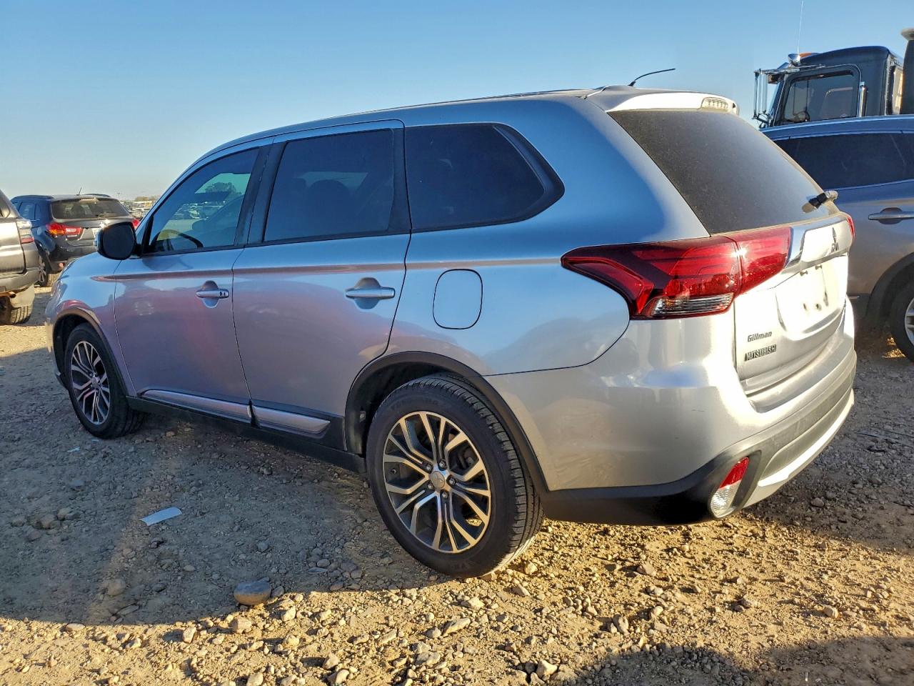 2016 MITSUBISHI OUTLANDER SE photo 2