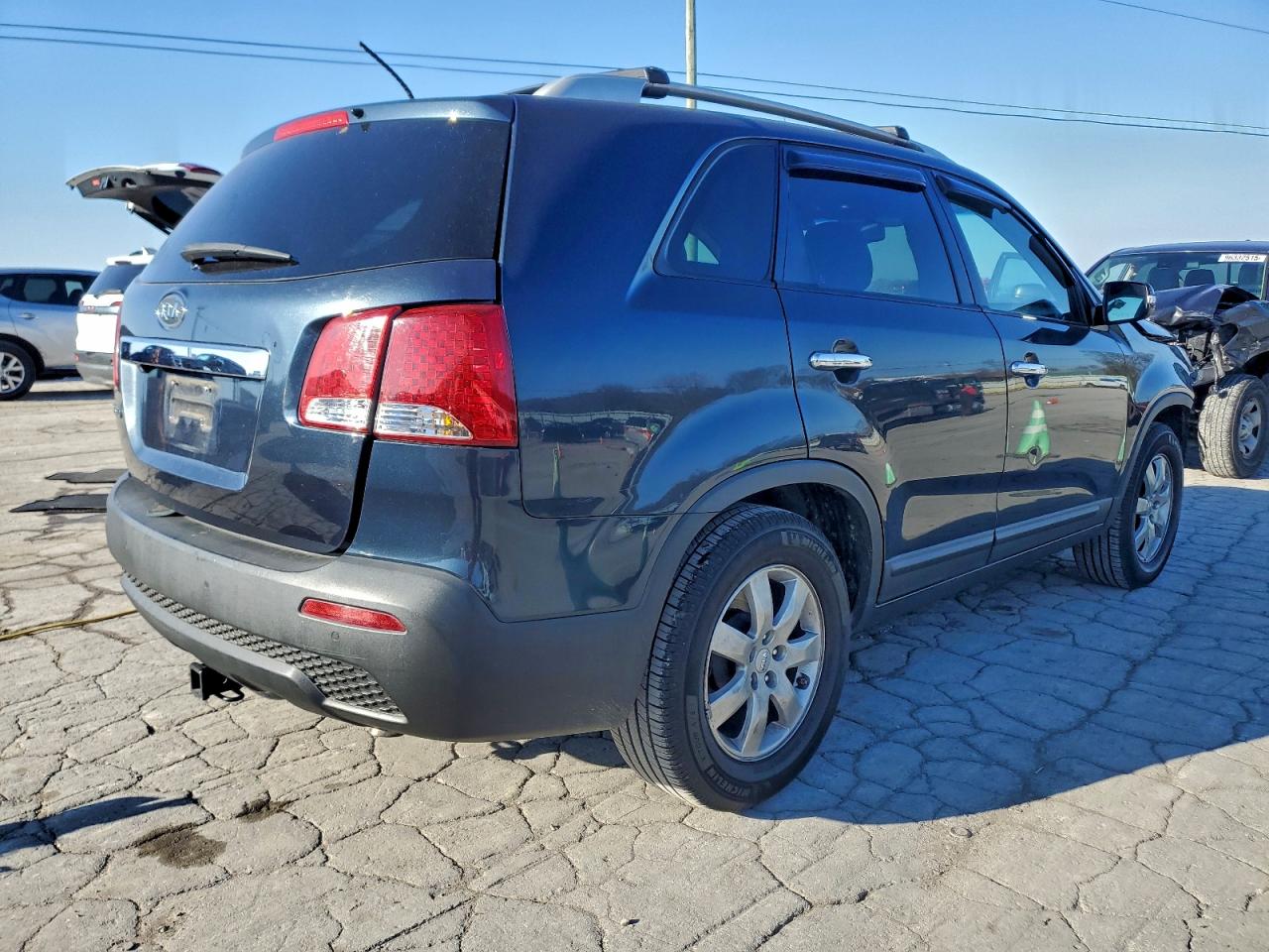 2012 KIA SORENTO BASE photo 3
