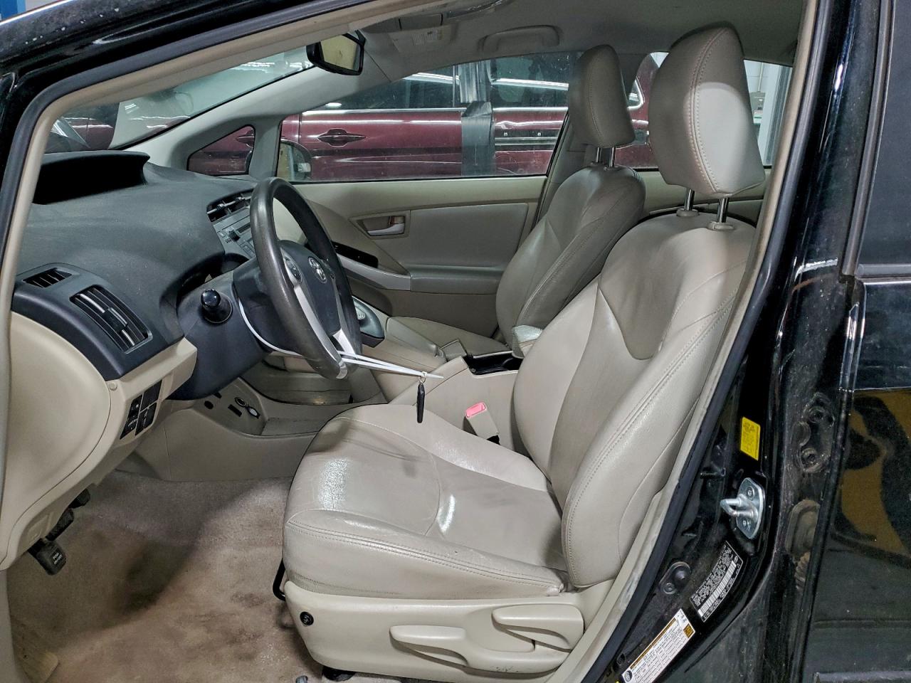 2011 TOYOTA PRIUS photo 13