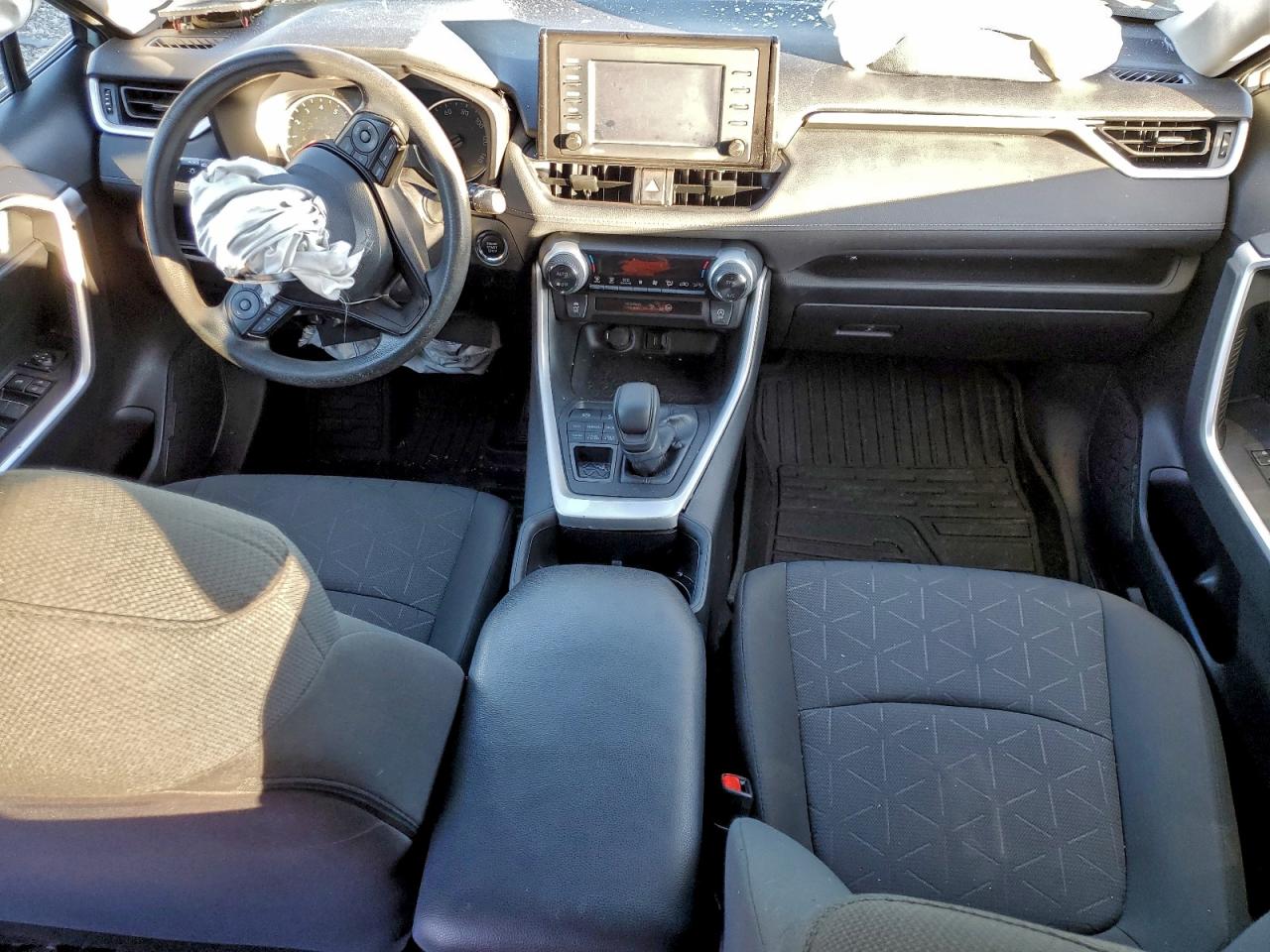 2022 TOYOTA RAV4 XLE photo 8
