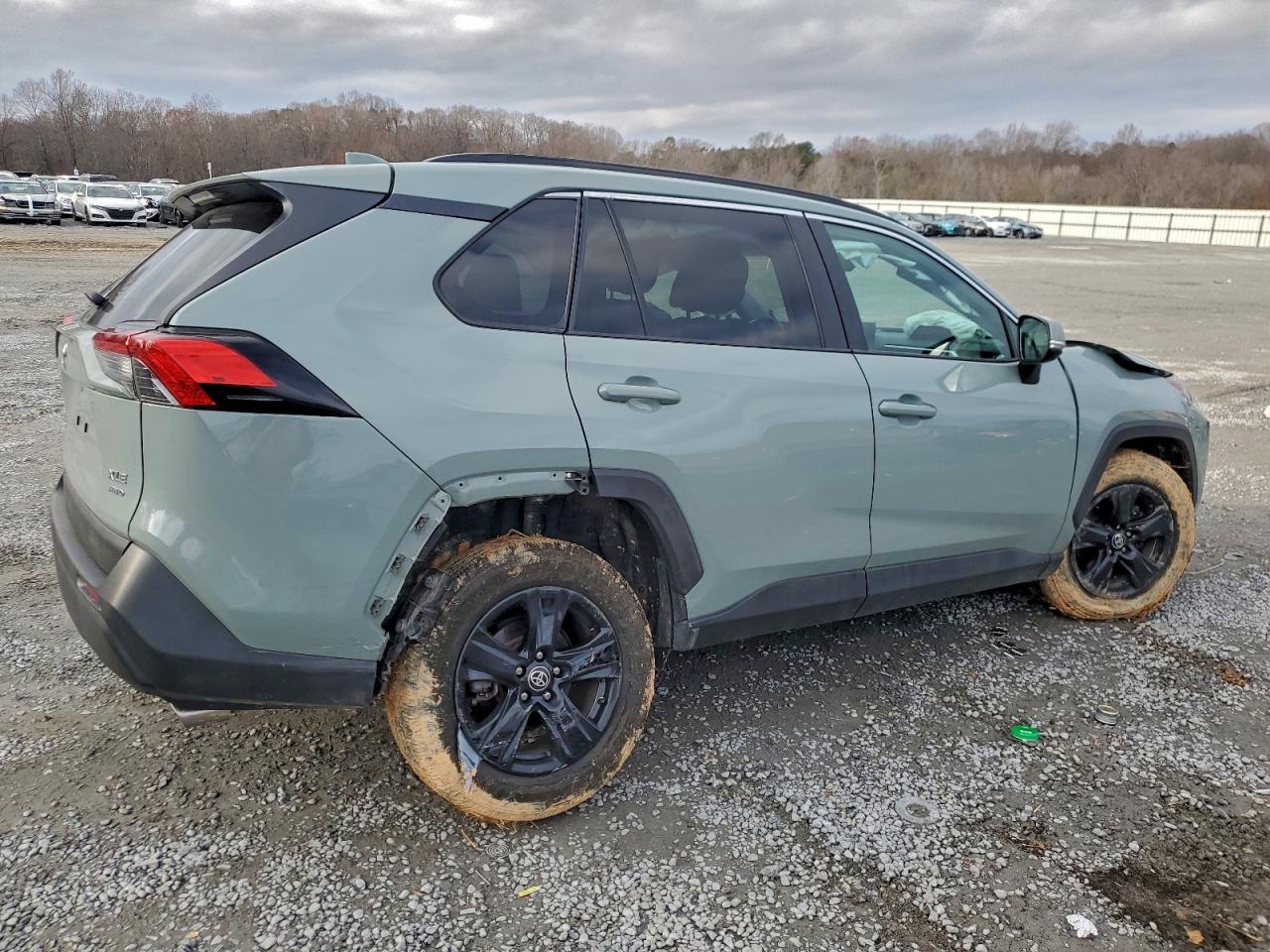 2022 TOYOTA RAV4 XLE photo 3